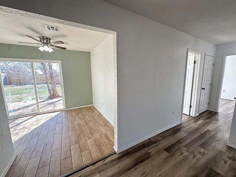 806 SE Brigadoon Way — Photo 2
