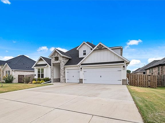 3rd image of 2104 Crandall Rd