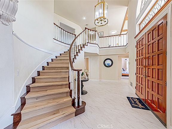 5th image of 1737 Gainsborough Rd