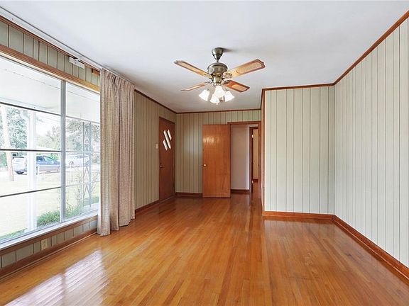 3rd image of 150 Carlon Dr