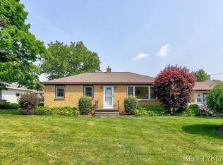 2367 Rosewood St, Jenison, MI 49428
