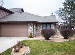 626 E Brookside Dr, Crown Point, IN 46307