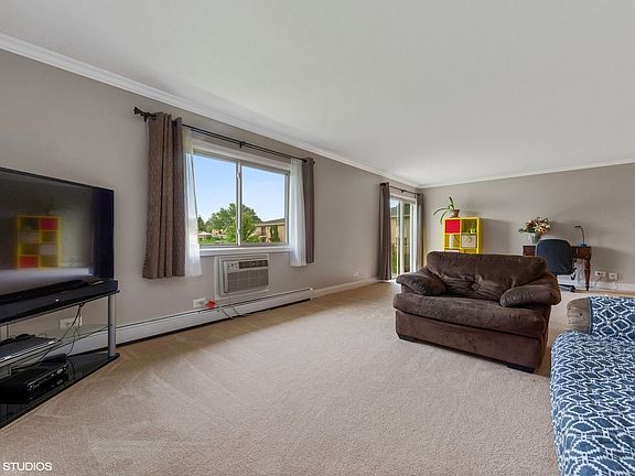 4th image of 551 Carlysle Dr APT 13
