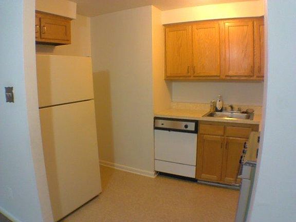 4th image of 316 Castle Ave #B