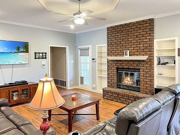 2nd image of 4726 Royal Oak Dr
