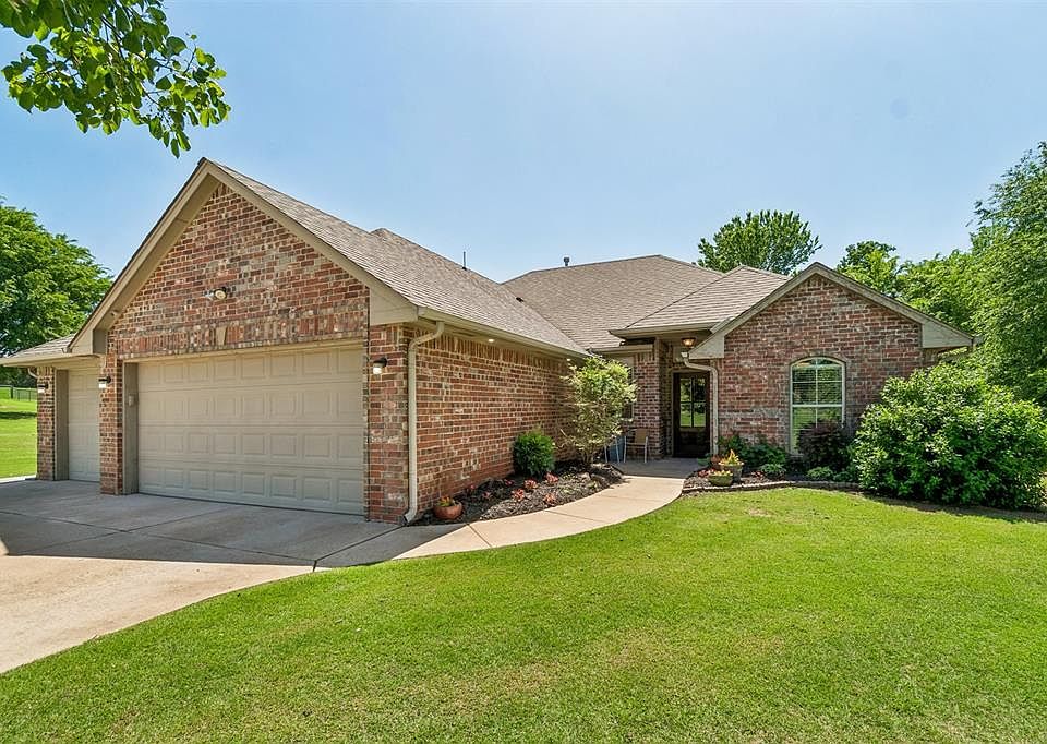 1st image of 8308 Venezia Ln