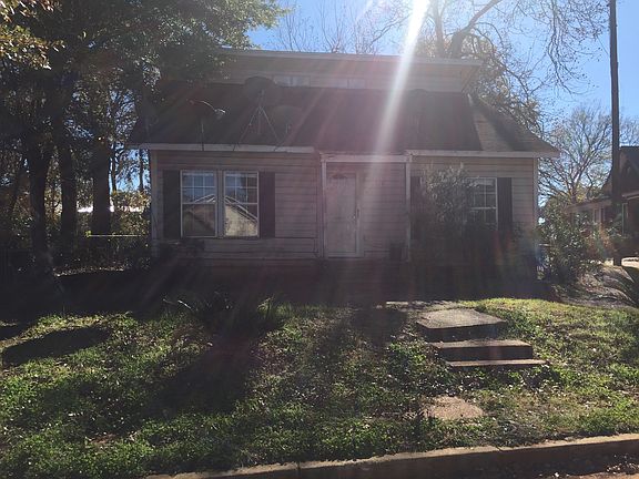 3rd image of 514 W Debard St