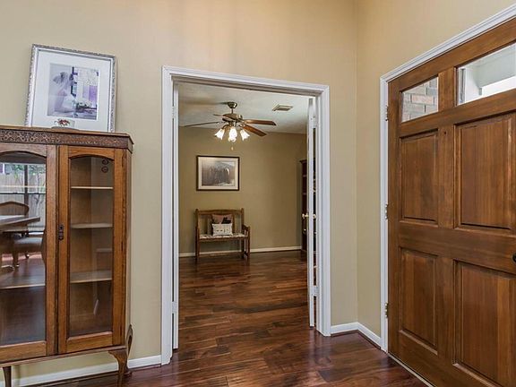 3rd image of 9627 Bavaria Dr