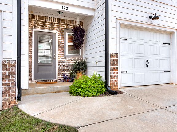 4th image of 122 Canton Park Avenue