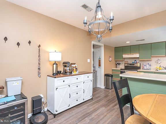 2nd image of 428 Bridge St