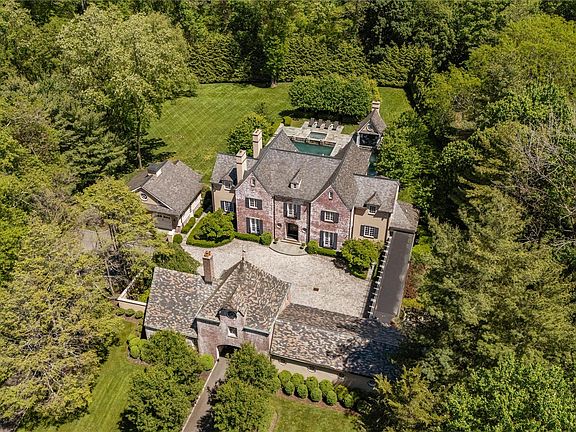 2nd image of 8 Serenite Lane