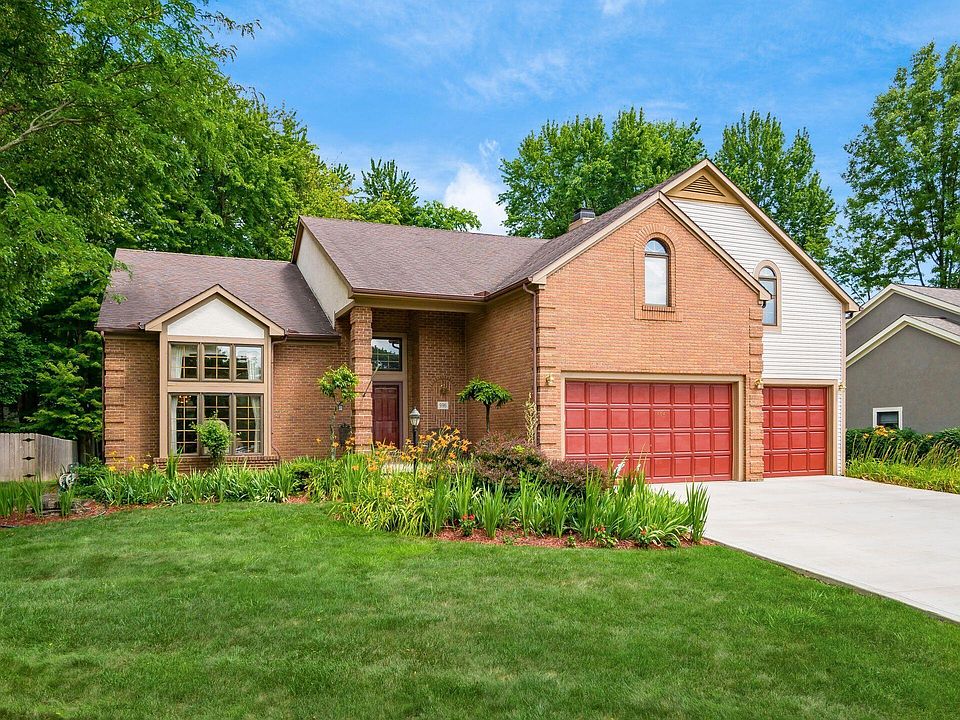 1st image of 996 Woodtown Dr