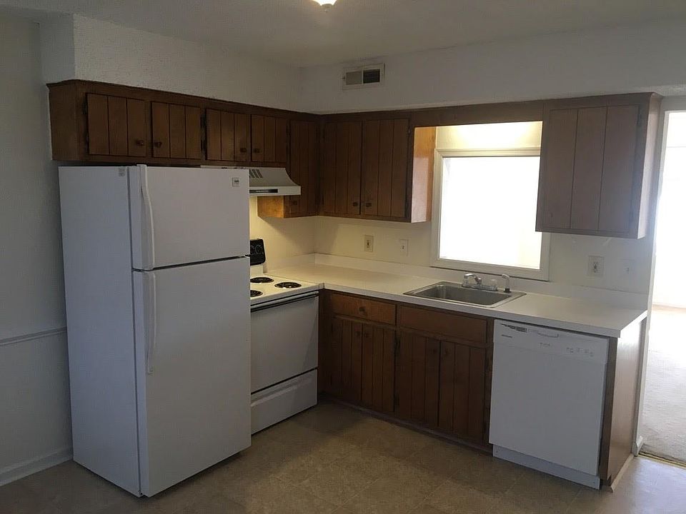 2nd image of 105 Aaron Pl #B