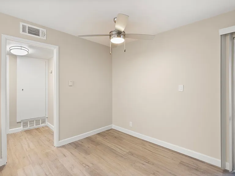 Applewood Apartments — Photo 7