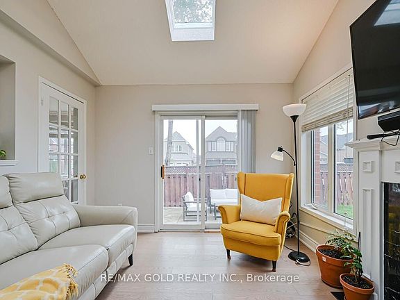 4th image of 44 Ribbon Dr