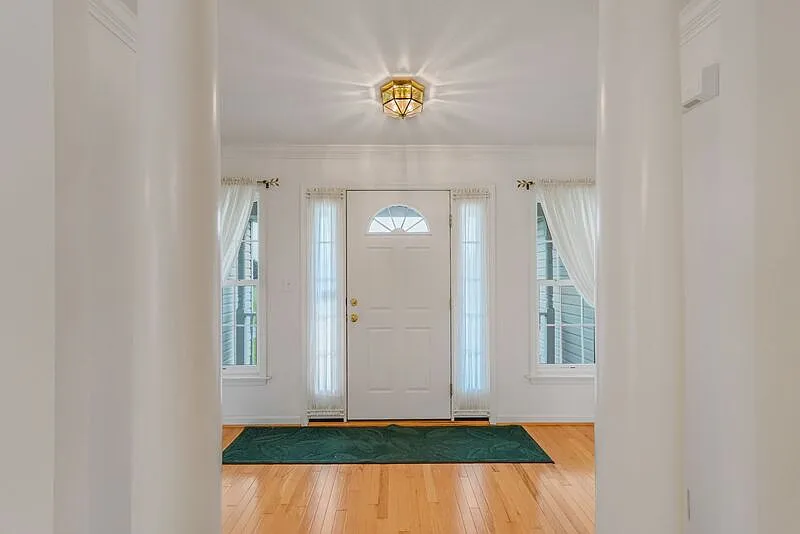 3 bed, 2.0 bath, 3076 sqft, $2,850 — Photo 4