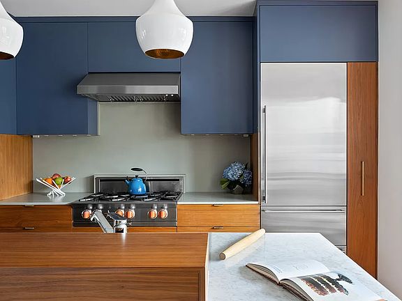 5th image of 584 Pacific St APT 2