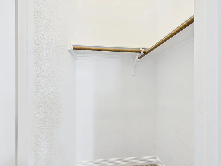 105 Auburn Cv — Photo 8