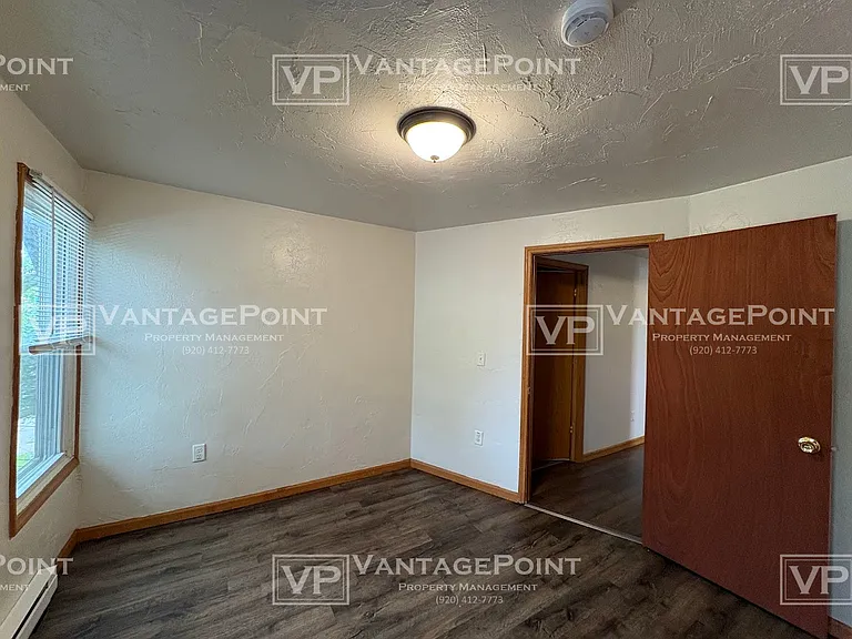 1079 Shawano Ave — Photo 10