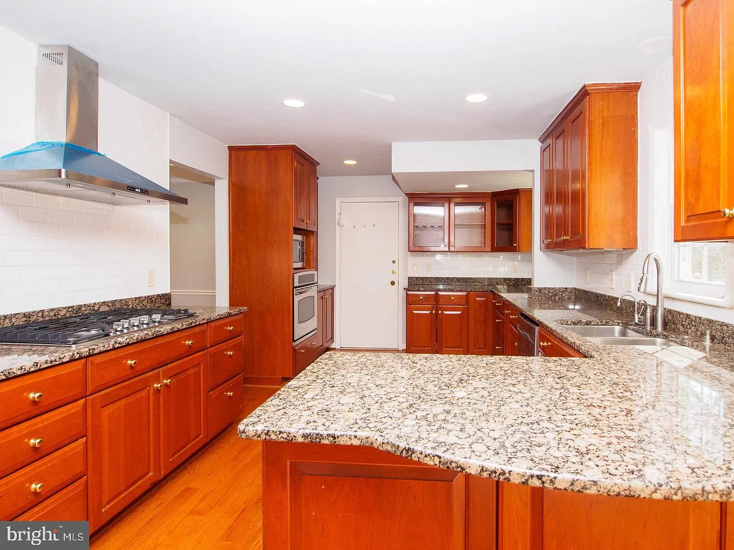 5 bed, 3.5 bath, 2549 sqft, $5,500 — Photo 4