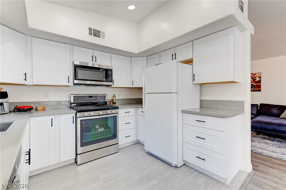 2 bed, 2.0 bath, 1019 sqft, $1,650 — Photo 3