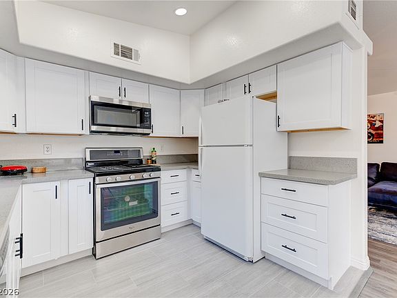 3rd image of 520 Arrowhead Trl Unit 322