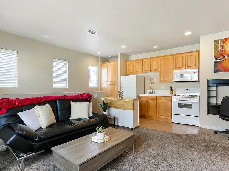 3170 Levante St — Photo 13