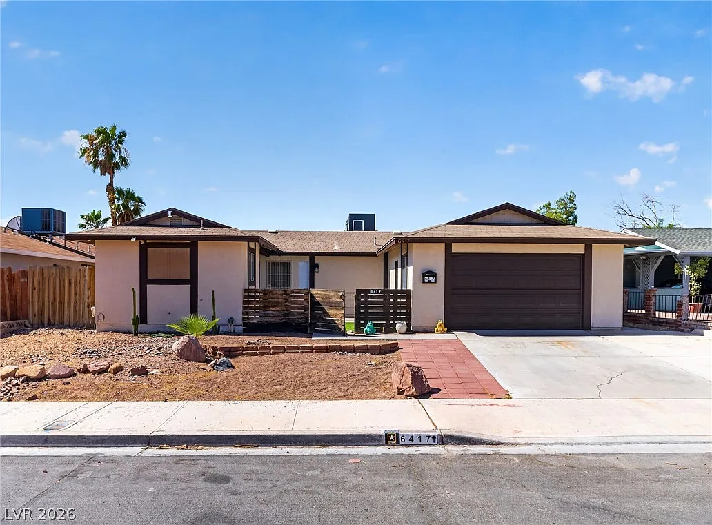3 bed, 2.0 bath, 1211 sqft, $2,140 — Photo 1