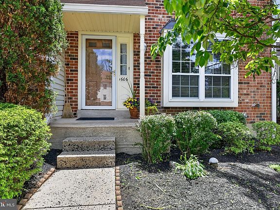 2nd image of 1606 Countryside Ln W