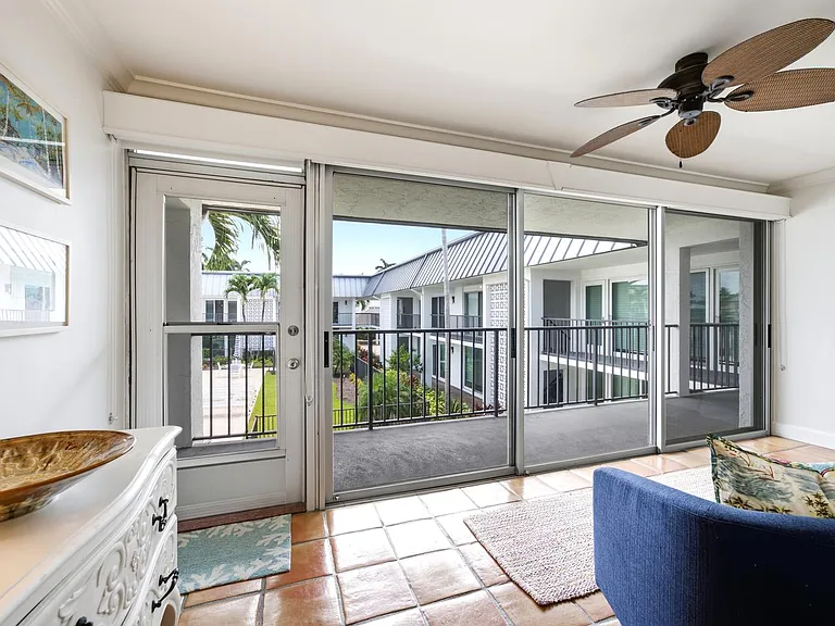 333 Harbour Dr #209 — Photo 4