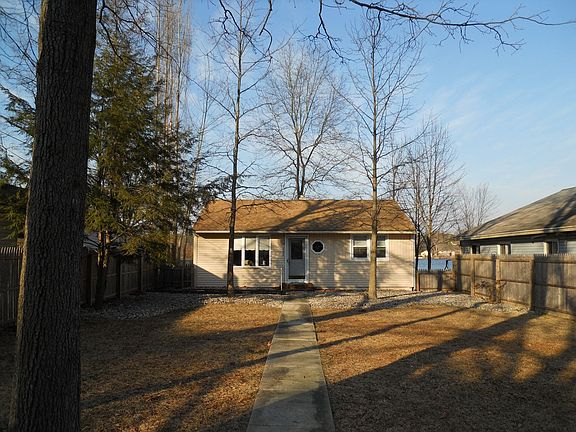 2nd image of 3204 S Shore Dr