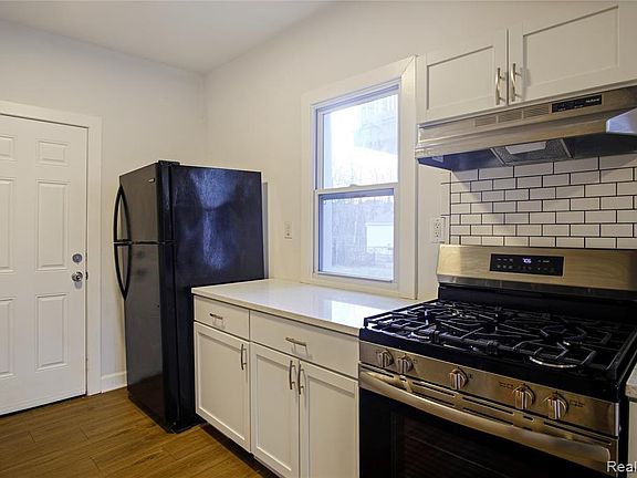 2nd image of 6123 Commonwealth St
