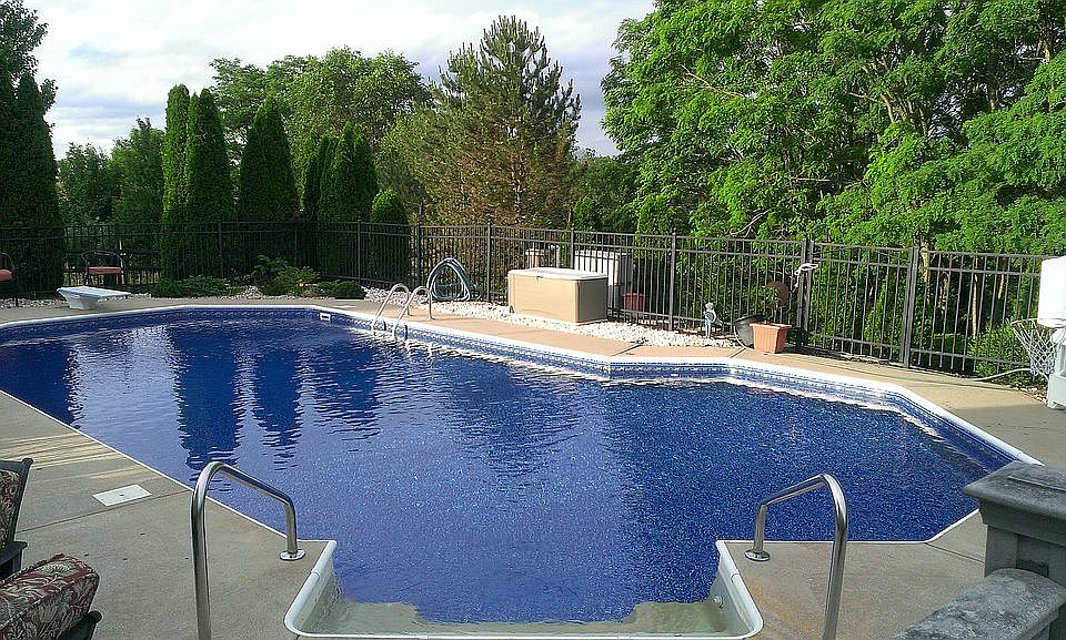 2nd image of 111 Ridgepointe Dr
