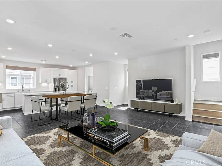 147 Stetson Way — Photo 3