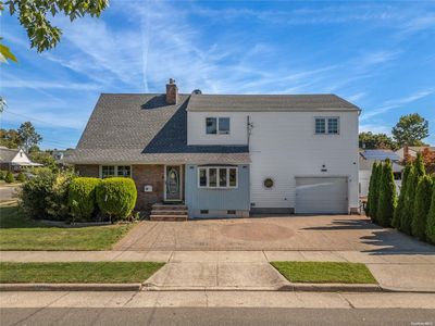 986 N 1st Street, New Hyde Park, NY, 11040
