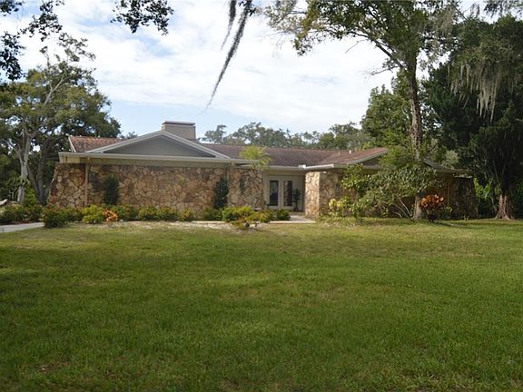 2nd image of 2111 Paddock Cir