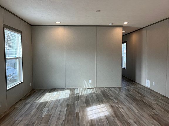 3rd image of 38 Gladiola Ln