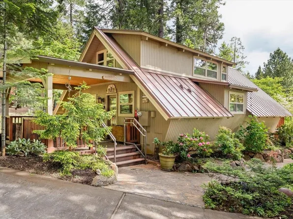 5204 Woodside Dr, Mount Shasta, CA 96067