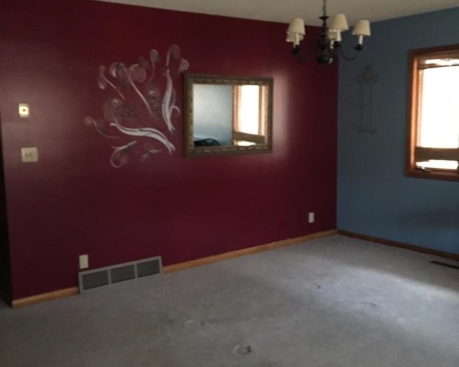 2nd image of 815 N Beaver Ave