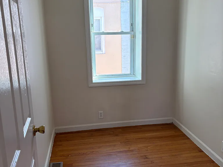 811 N Indiana Ave — Photo 9