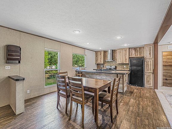 4th image of 1332 Sorrel Creek