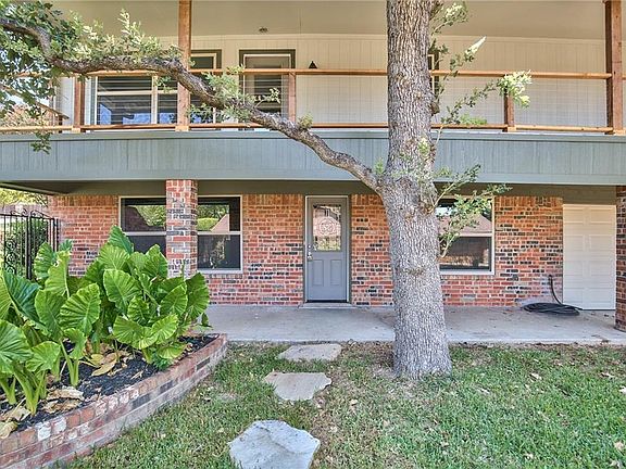 3rd image of 36 Linderhof Cir