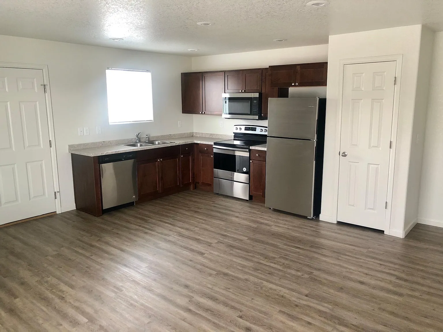 6346 Yellowstone Rd — Photo 3
