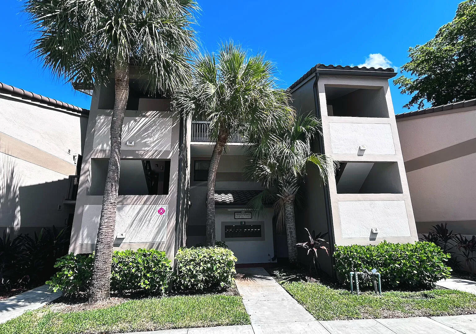 2 bed, 2.0 bath, 986 sqft, $2,000 — Photo 2