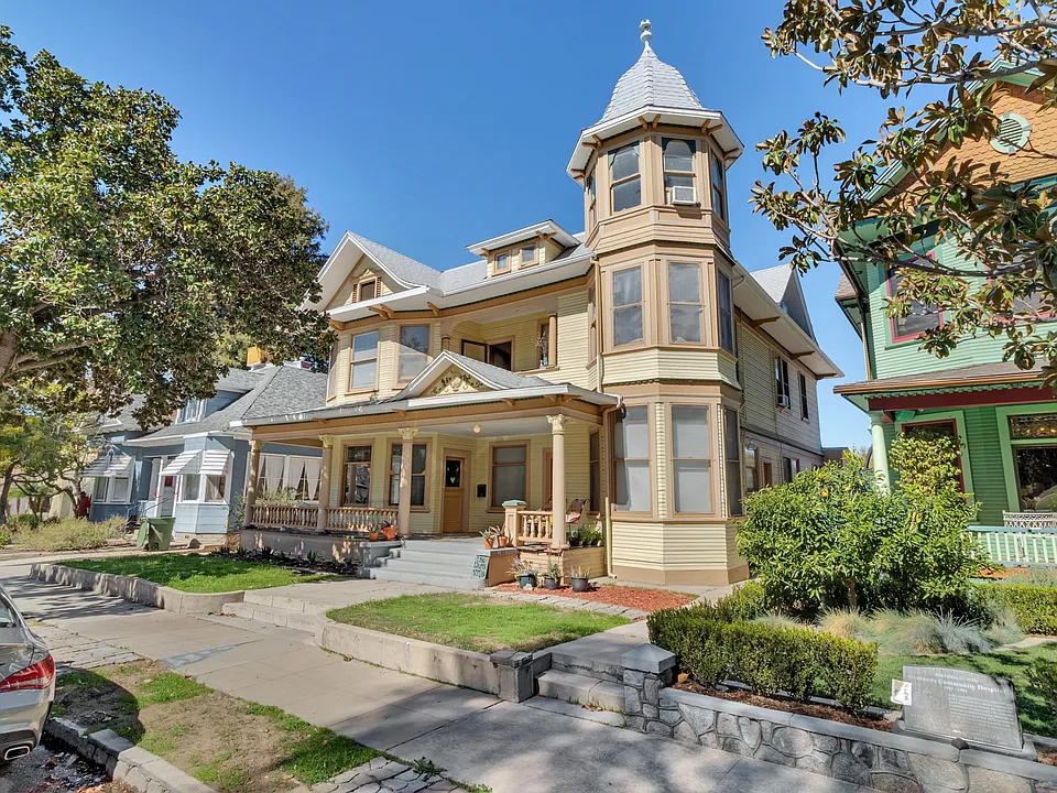 120 W Vine St