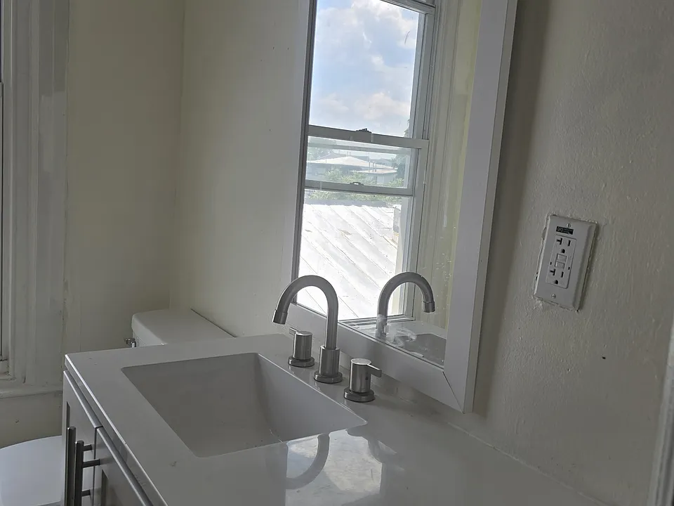 33 E Jacoby St #3