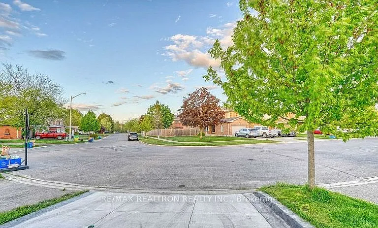 90 Oke Rd #MAIN FLOOR — Photo 34