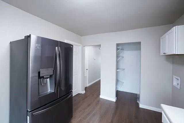 814 E Houston St — Photo 5