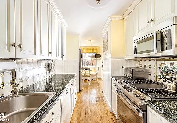 5th image of 114 E 72nd St APT 11C