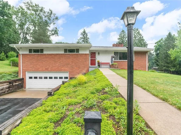 449 Emerald Dr, Pittsburgh, PA 15237